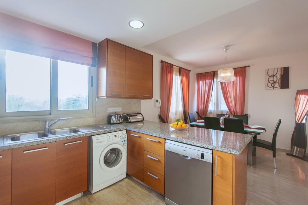 Villa Saraliana Sandy Beach Villas - Heated Pool - Jacuzzi - Private Beach Area Polis Quarto foto