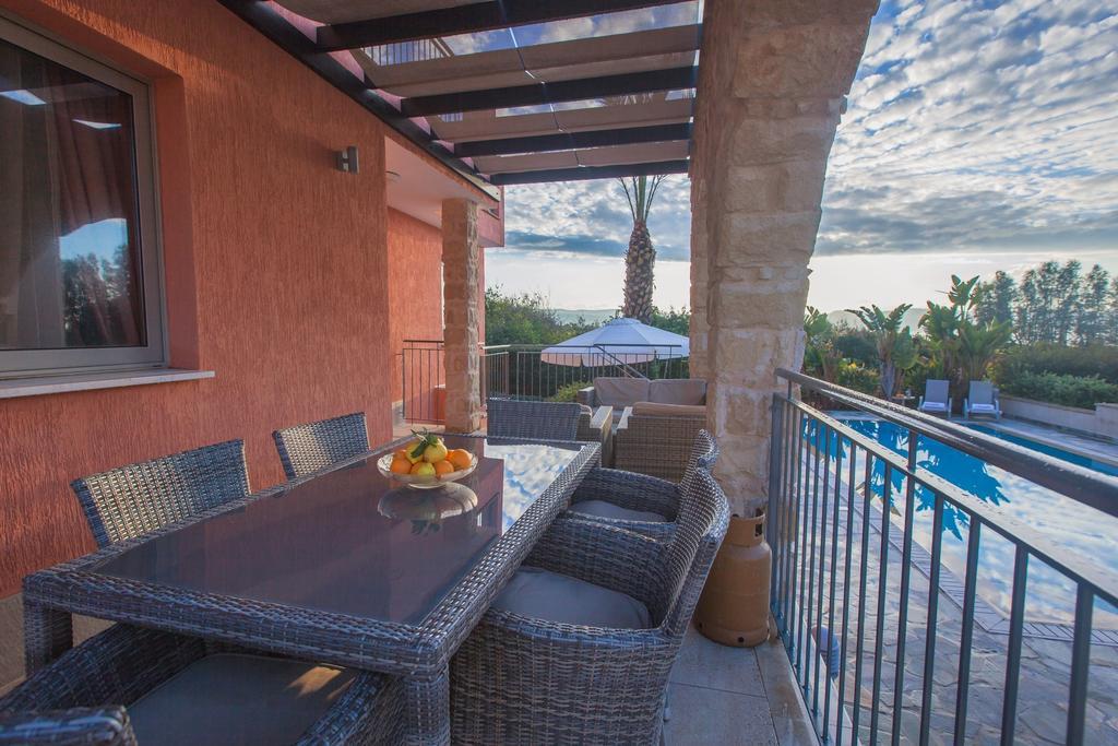 Villa Saraliana Sandy Beach Villas - Heated Pool - Jacuzzi - Private Beach Area Polis Quarto foto